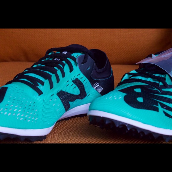 BRAND NEW, NEW BALANCE SHOES - Picture 5 of 5